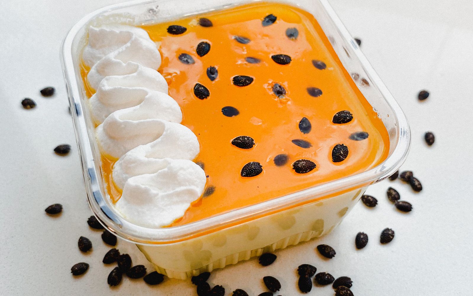 Foto de Mousse de maracujá com calda da fruta