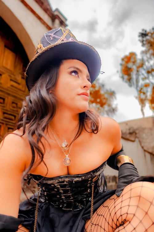 Free Steampunk-themed portrait of a woman outdoors in Ciudad de México. Stock Photo