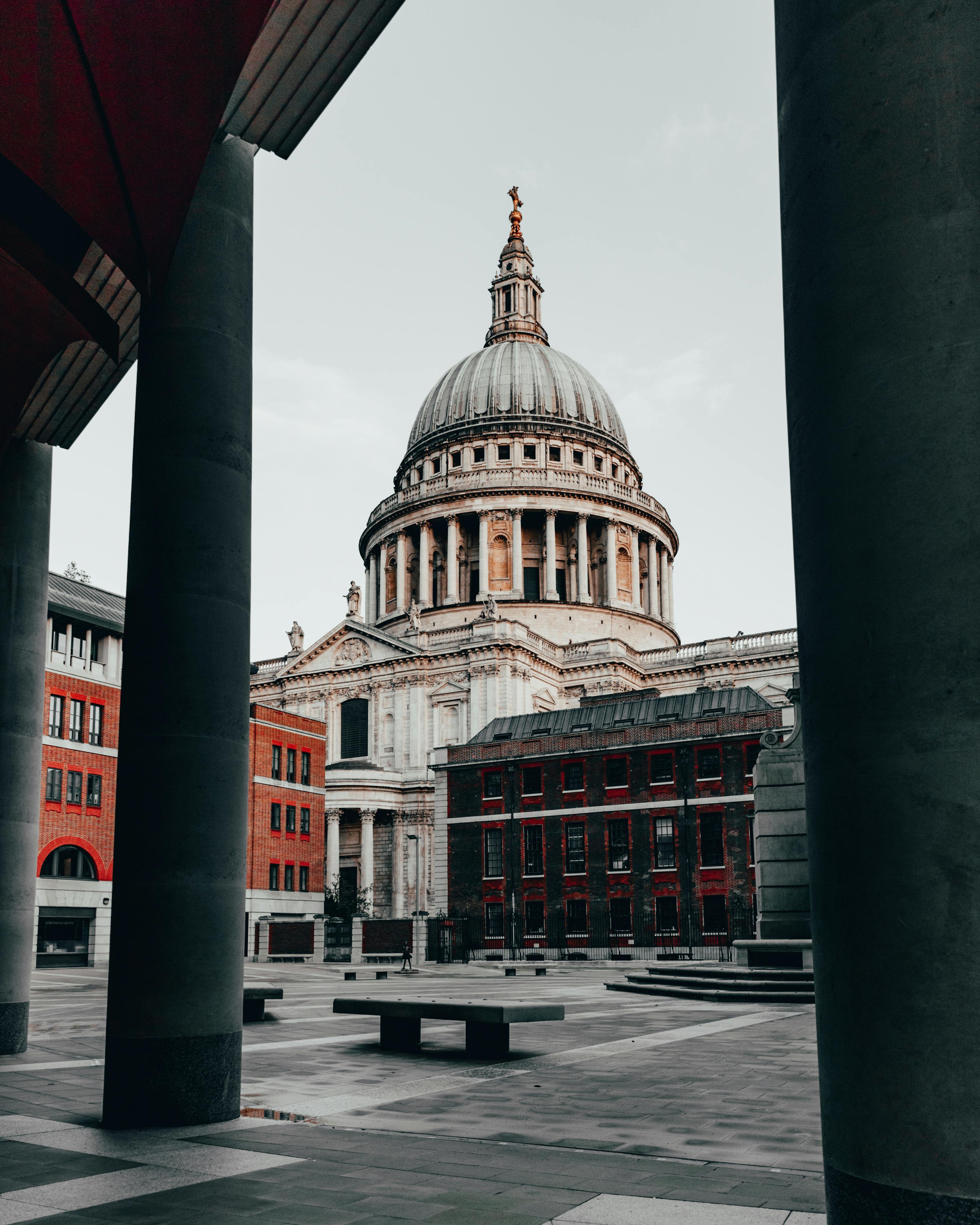 photo of st paul s cathedral during daytime