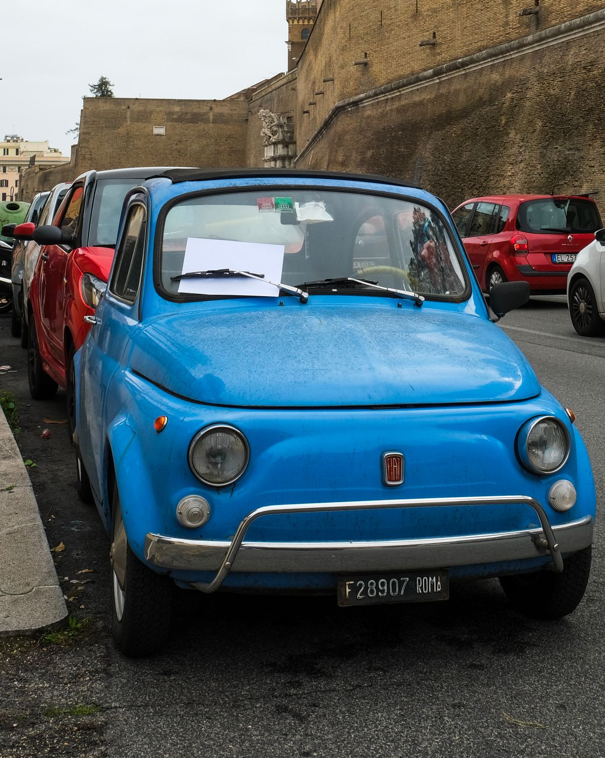 FIAT 500 Parked on Street · Free Stock Photo