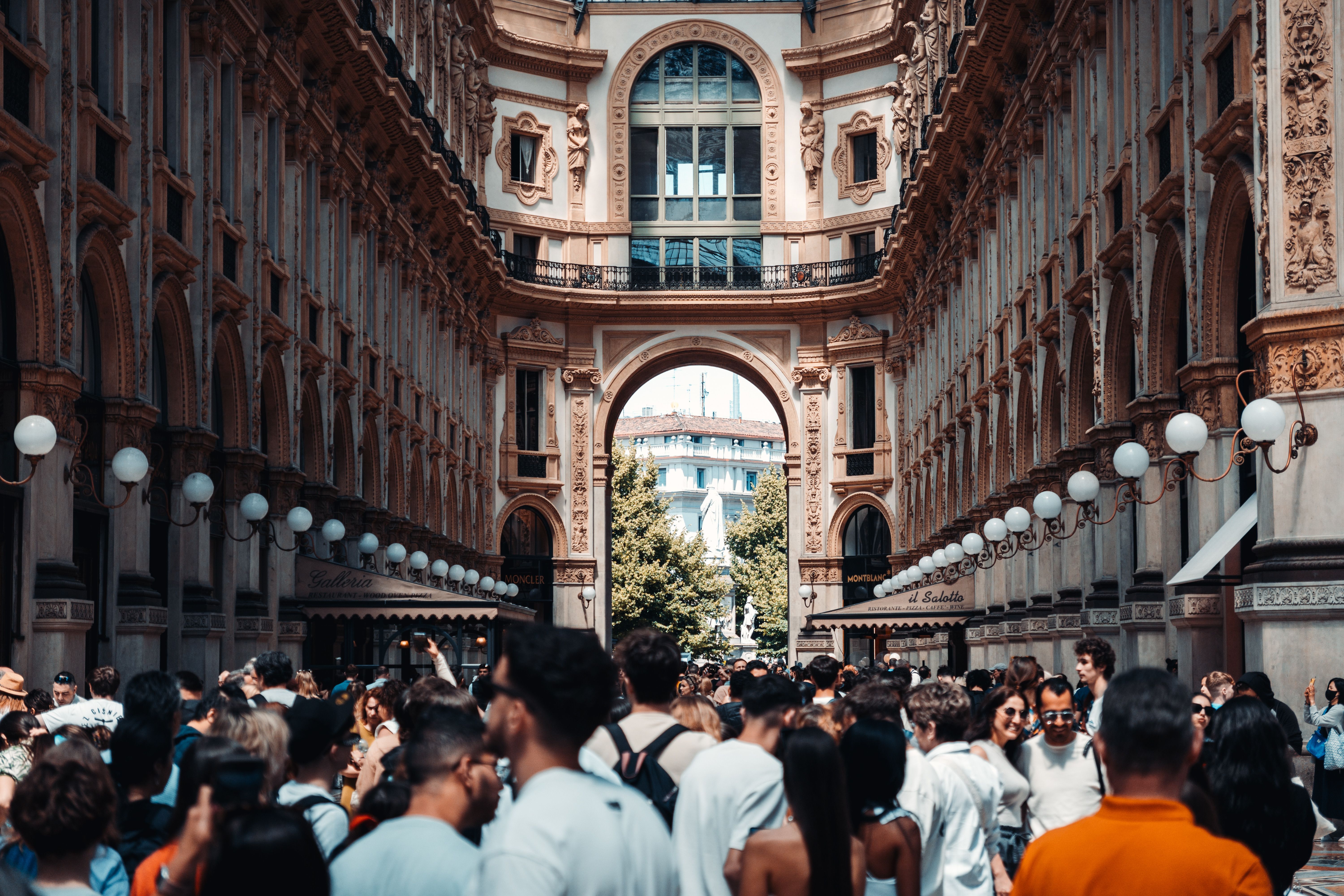 Hyperlocal SEO: Targeting audiences in specific geographical areas — Photo by HAMZA YAICH on Pexels