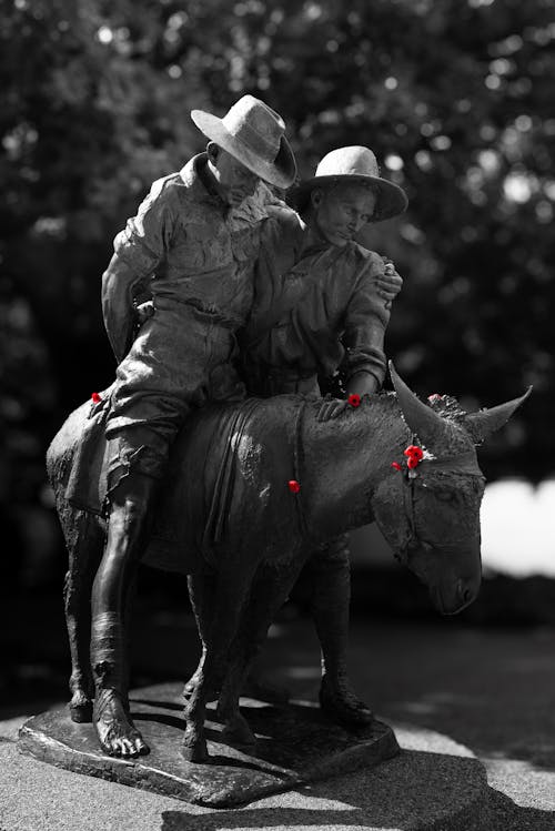 Sclupture of Simpson and his donkey at the Australian War Memorial in Canberra