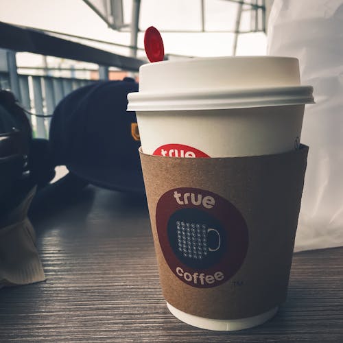 Kostenlos Weiße Wahre Kaffee Gemütliche Tasse Auf Weißer Tasse Stock-Foto