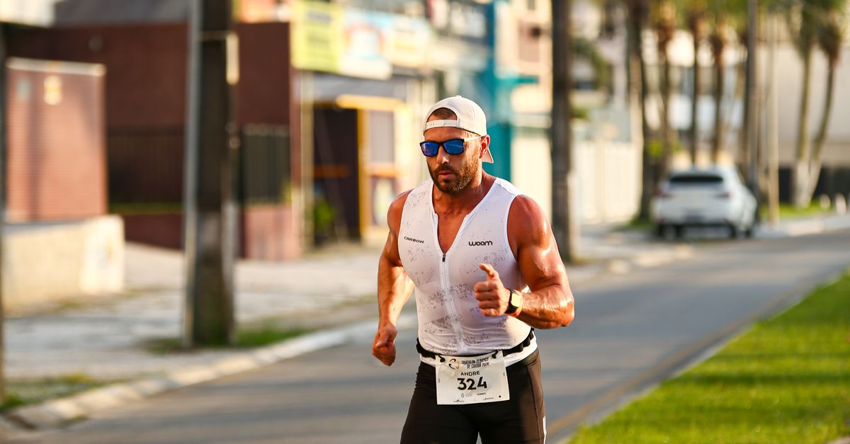 Man Running in Race · Free Stock Photo