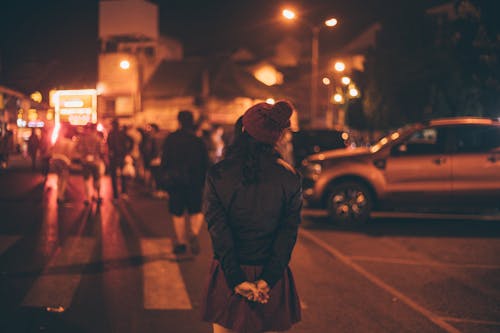 Foto profissional grátis de garota asiática, rua, solitário