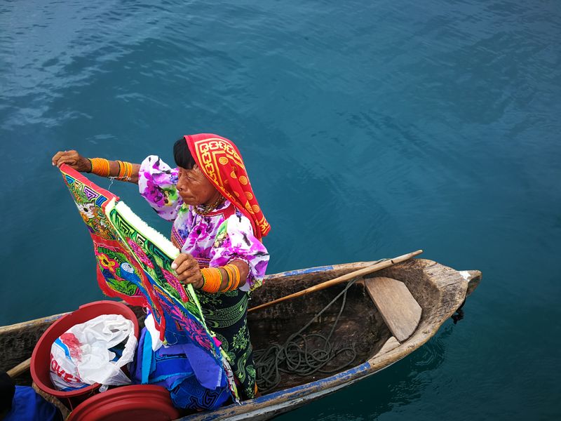 Guna Culture & Molas