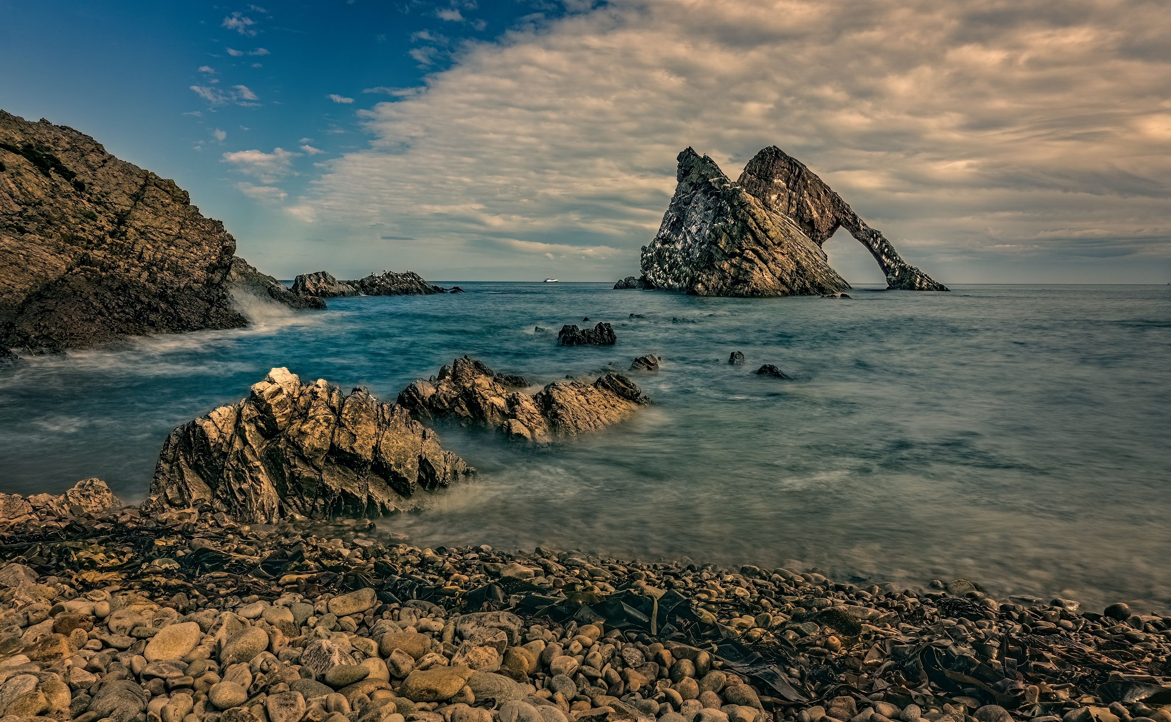 Bow Fiddle Rock on Sea Shore in Scotland · Free Stock Photo