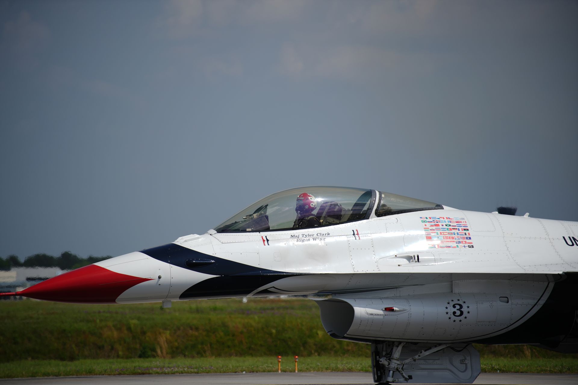 Close-up of a USAF Thunderbirds F-16 jet with pilot in Charleston, SC.