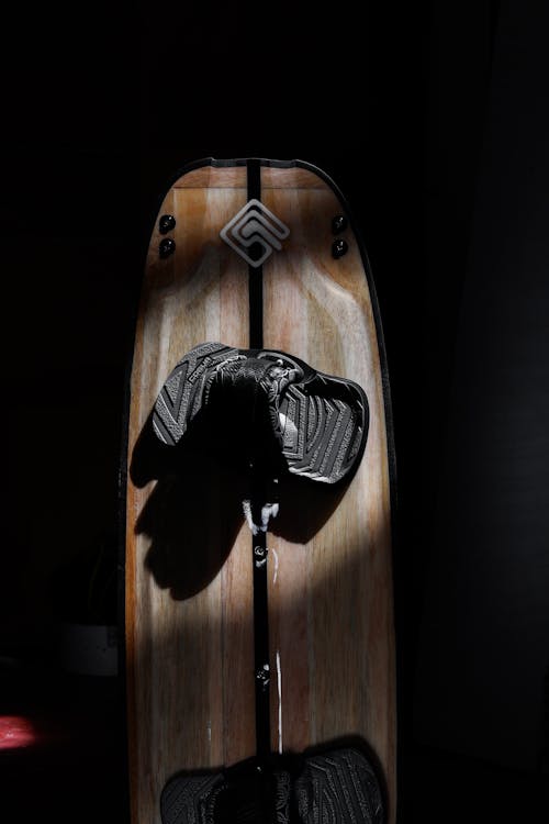 A close up of a surfboard with a paddle