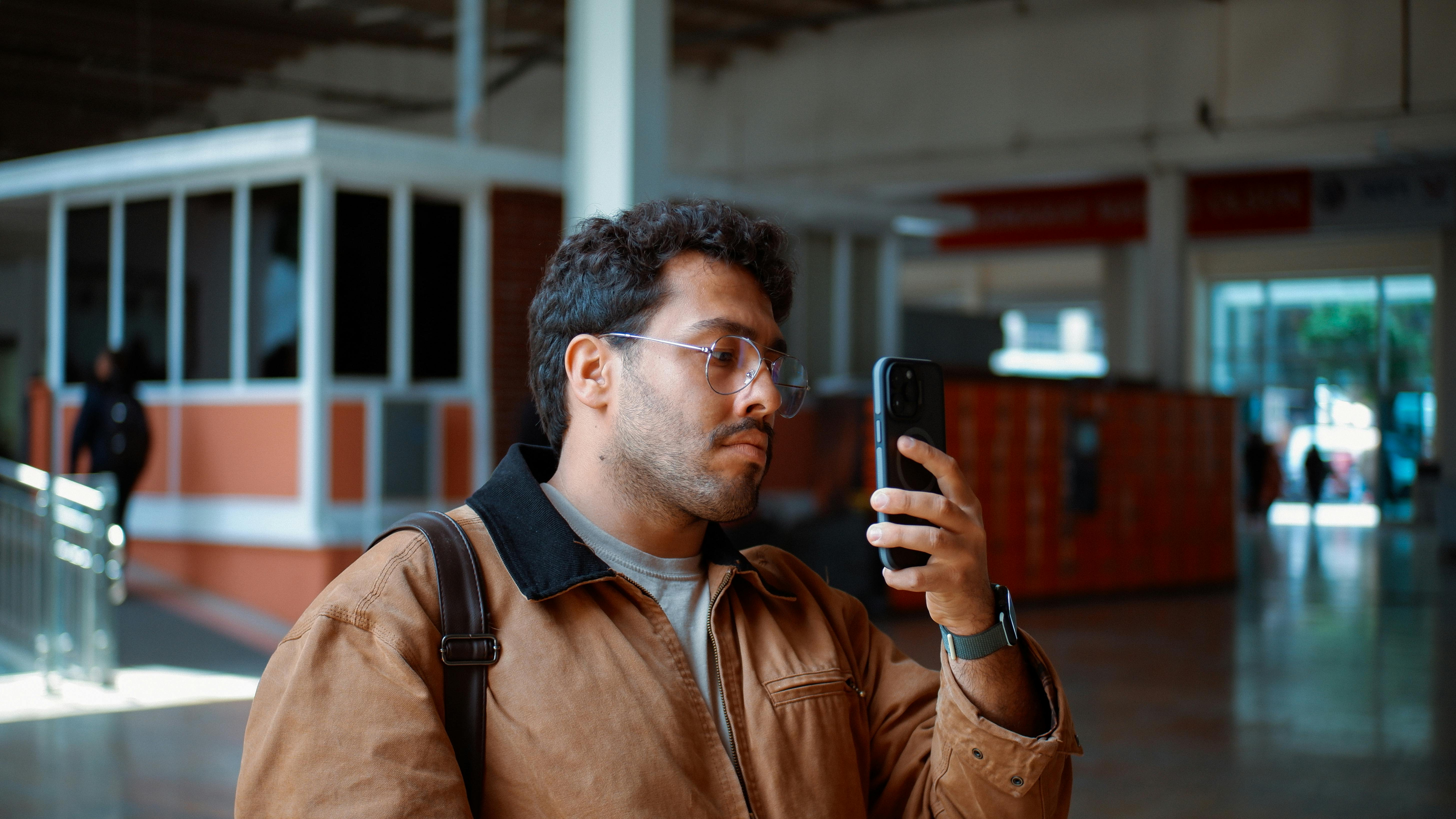 Miễn phí Ảnh lưu trữ miễn phí về #indoor, Áo khoác, áo nâu Ảnh lưu trữ