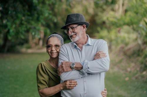 Free An older couple standing in the grass Stock Photo
