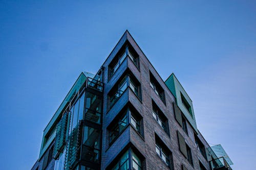Kostenloses Stock Foto zu apartmentgebäude, architektur, gebäude außen