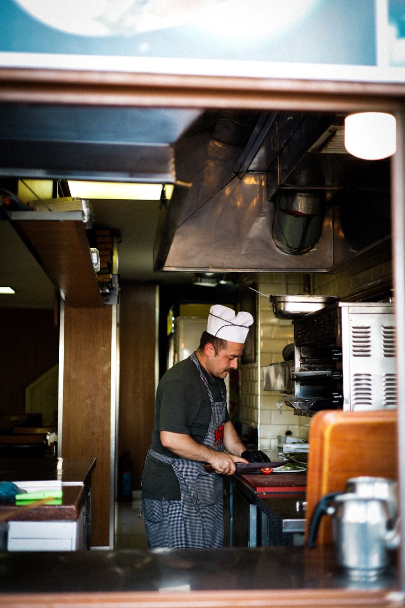 Cross-Border Squeezes: A Strategic Survival Guide for Food & Beverage Decision-Makers