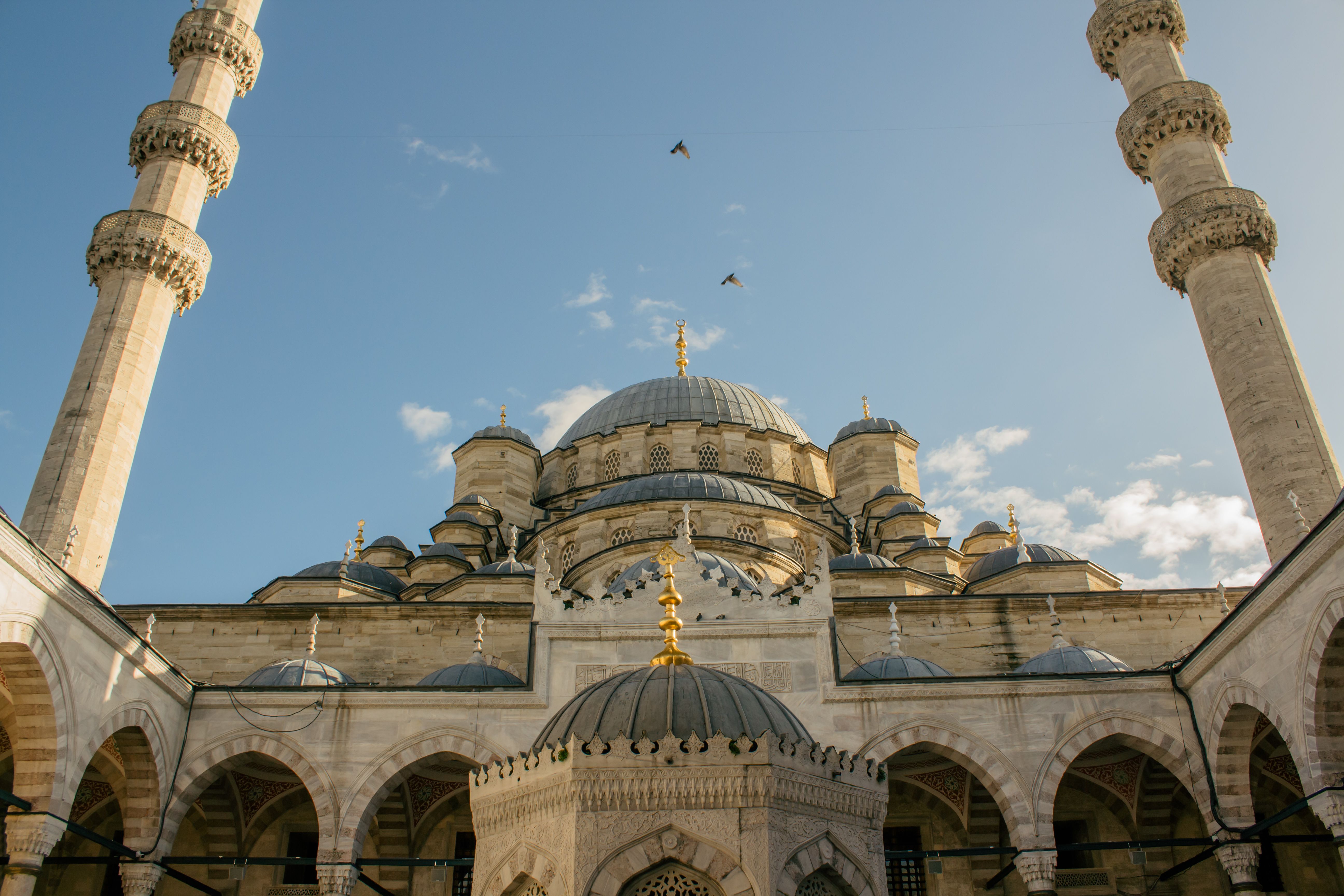 Facade of New Mosque in Istanbul · Free Stock Photo