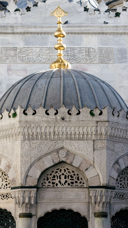 Free Detailed view of Ottoman architecture dome in Istanbul showcasing intricate carvings and Arabic script. Stock Photo