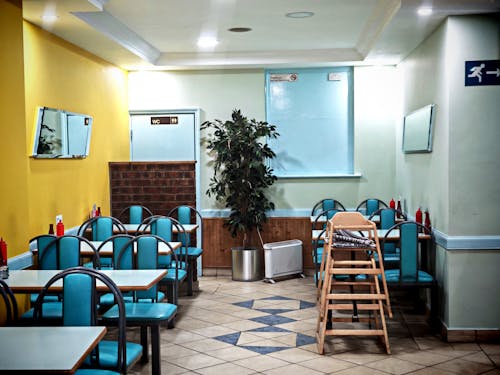 Foto d'estoc gratuïta de cafè interior, decoració d'interiors, restaurant de menjar ràpid