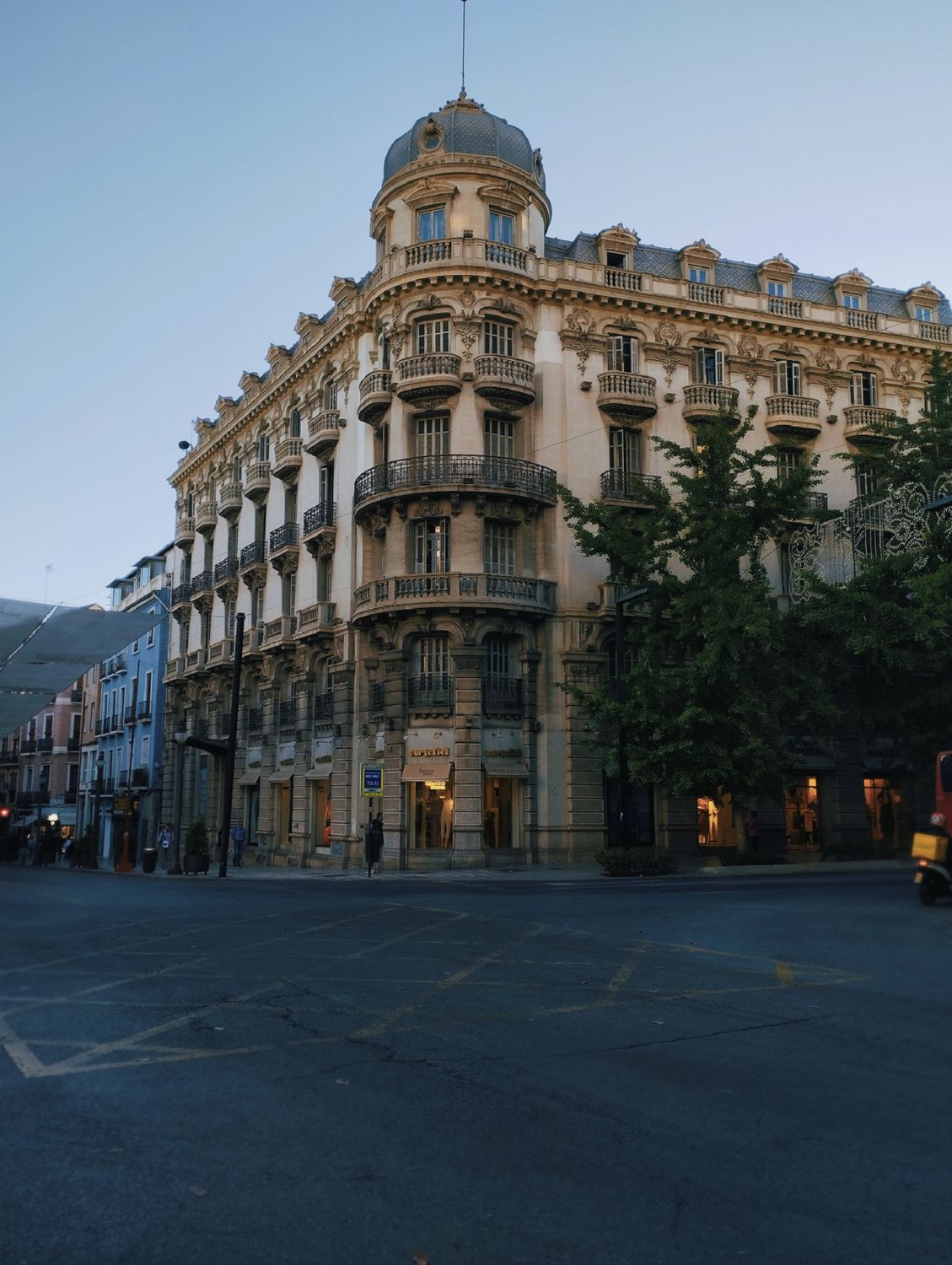 Colon Building The Edificio Colon Building in Granada, Spain · Free Stock Photo