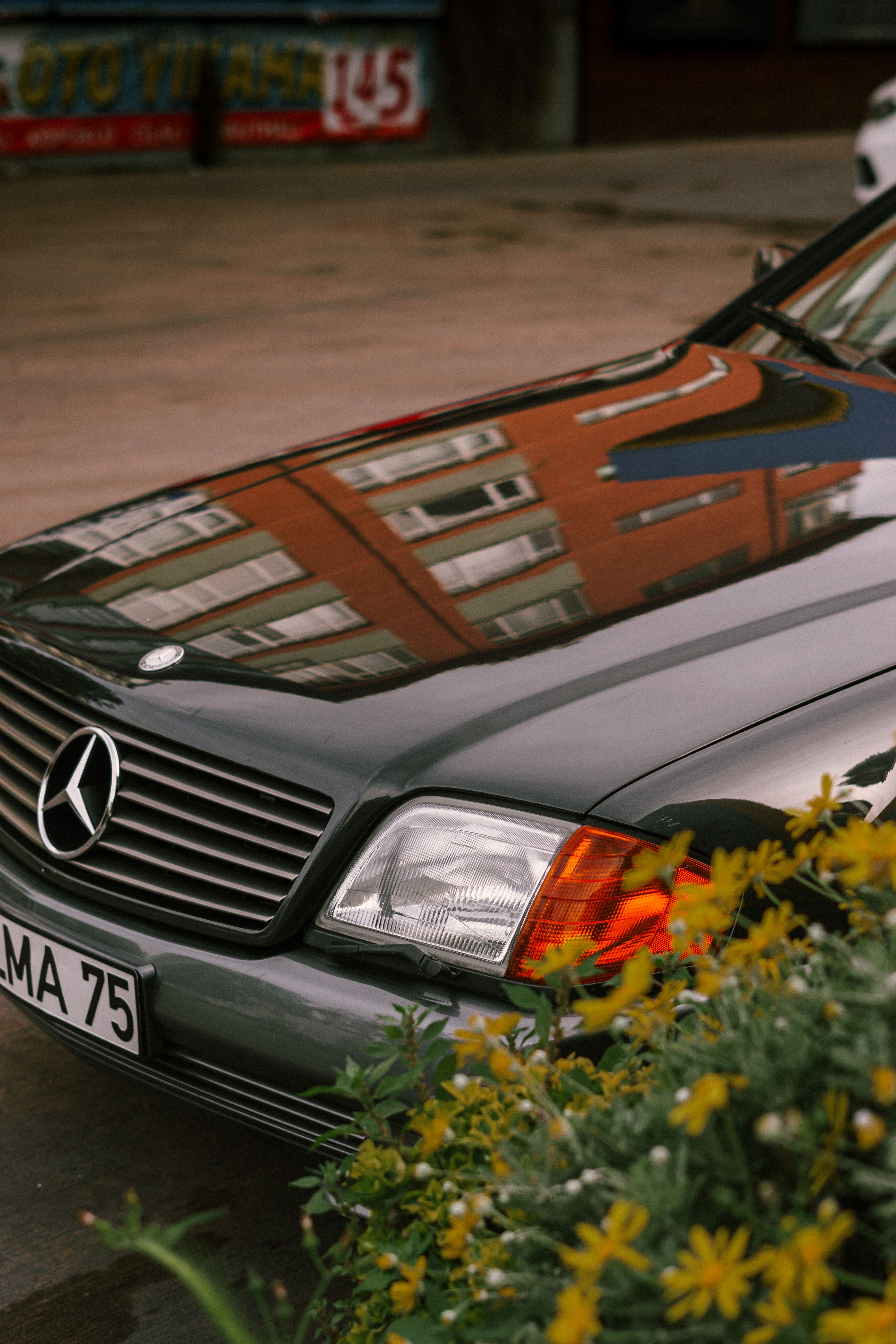 Rear of a Classic Mercedes R129 SL 320 · Free Stock Photo