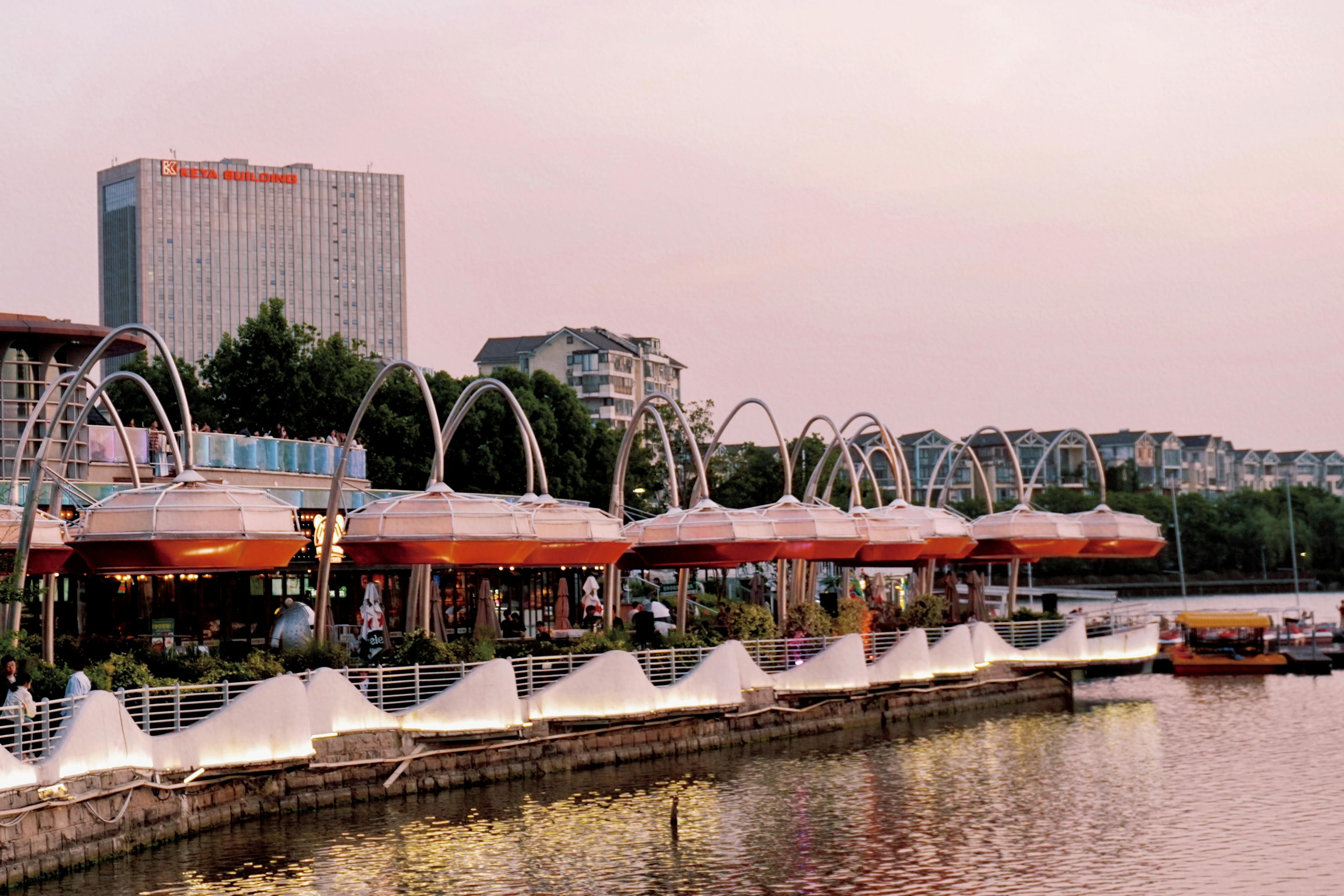 River North dining and nightlife map - large studio apartment for rent river north