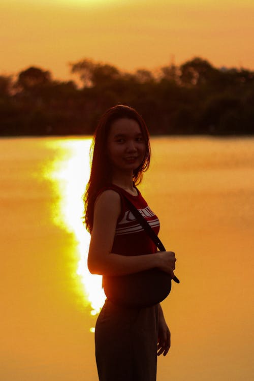 Foto d'estoc gratuïta de llac del capvespre, nena, vietnamita