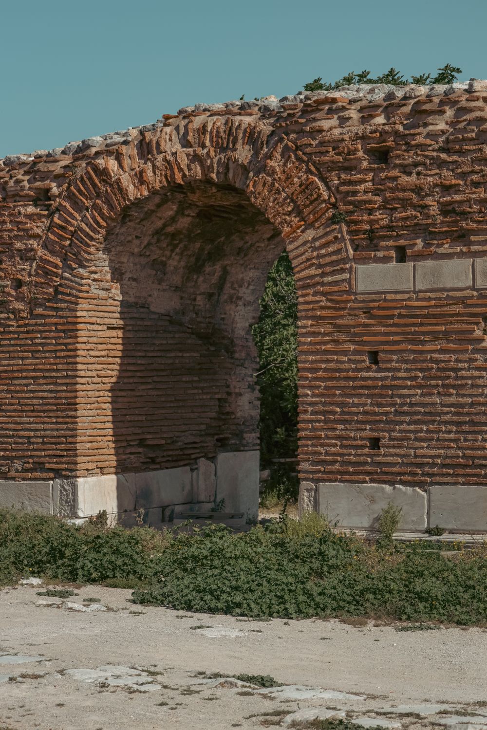 Ancient Stone Arch Gate Ruins · Free Stock Photo