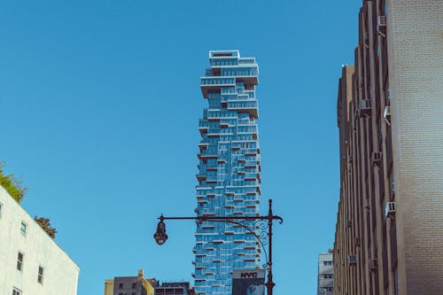 Edificio De Gran Altura En La Ciudad