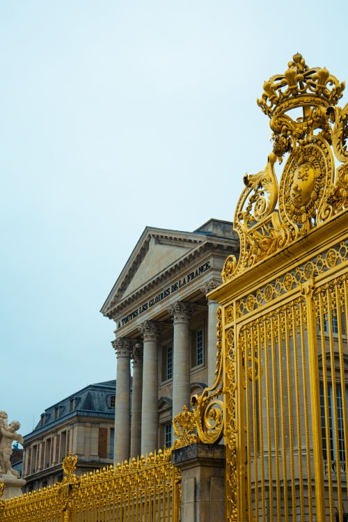 Free Elegant view of the golden gates at the historic Palace of Versailles in France, showcasing intricate design. Stock Photo