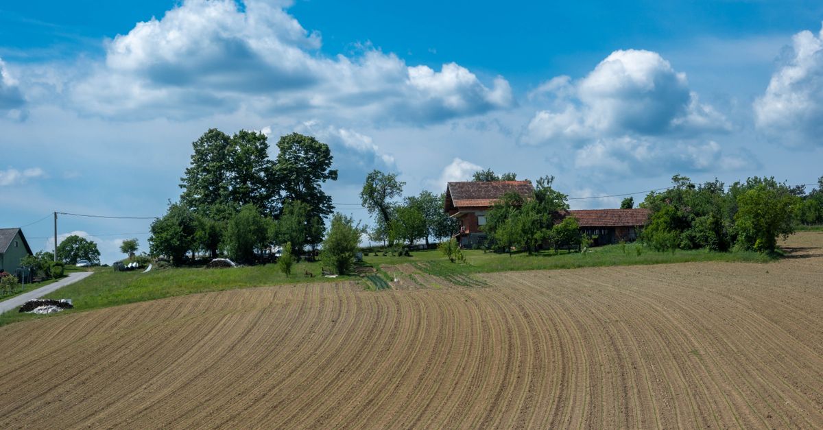 Fielding Countryside Field in Countryside · Free Stock Photo