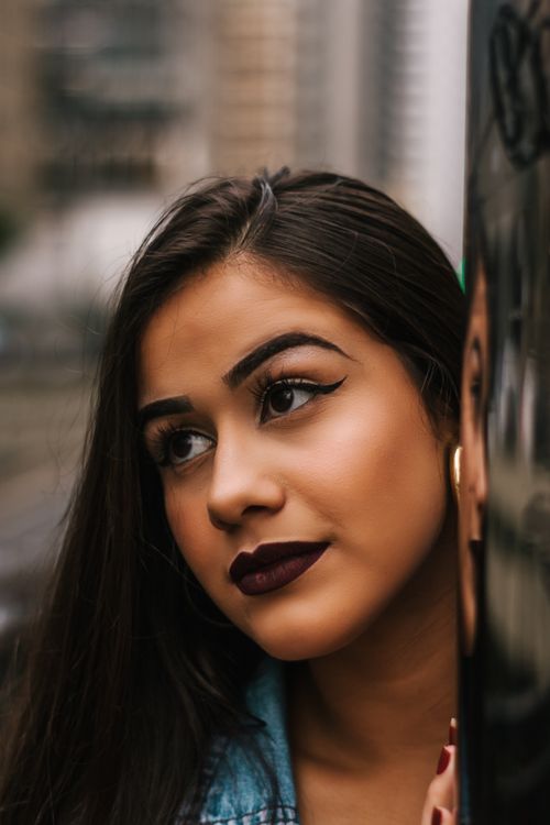 Free Close-up portrait of an elegant woman in an urban São Paulo setting, showcasing beauty and style. Stock Photo