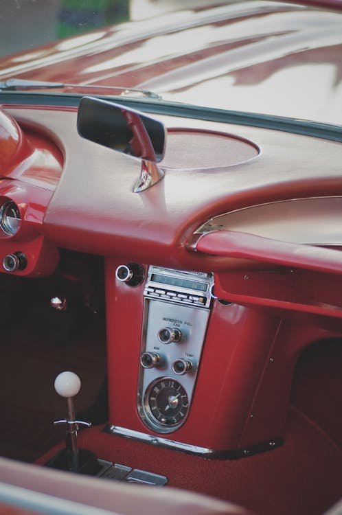 無料 古典的な赤い車のインテリア 写真素材