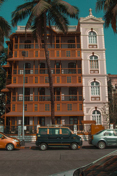 免费 粉红色和棕色的建筑的建筑照片 素材图片