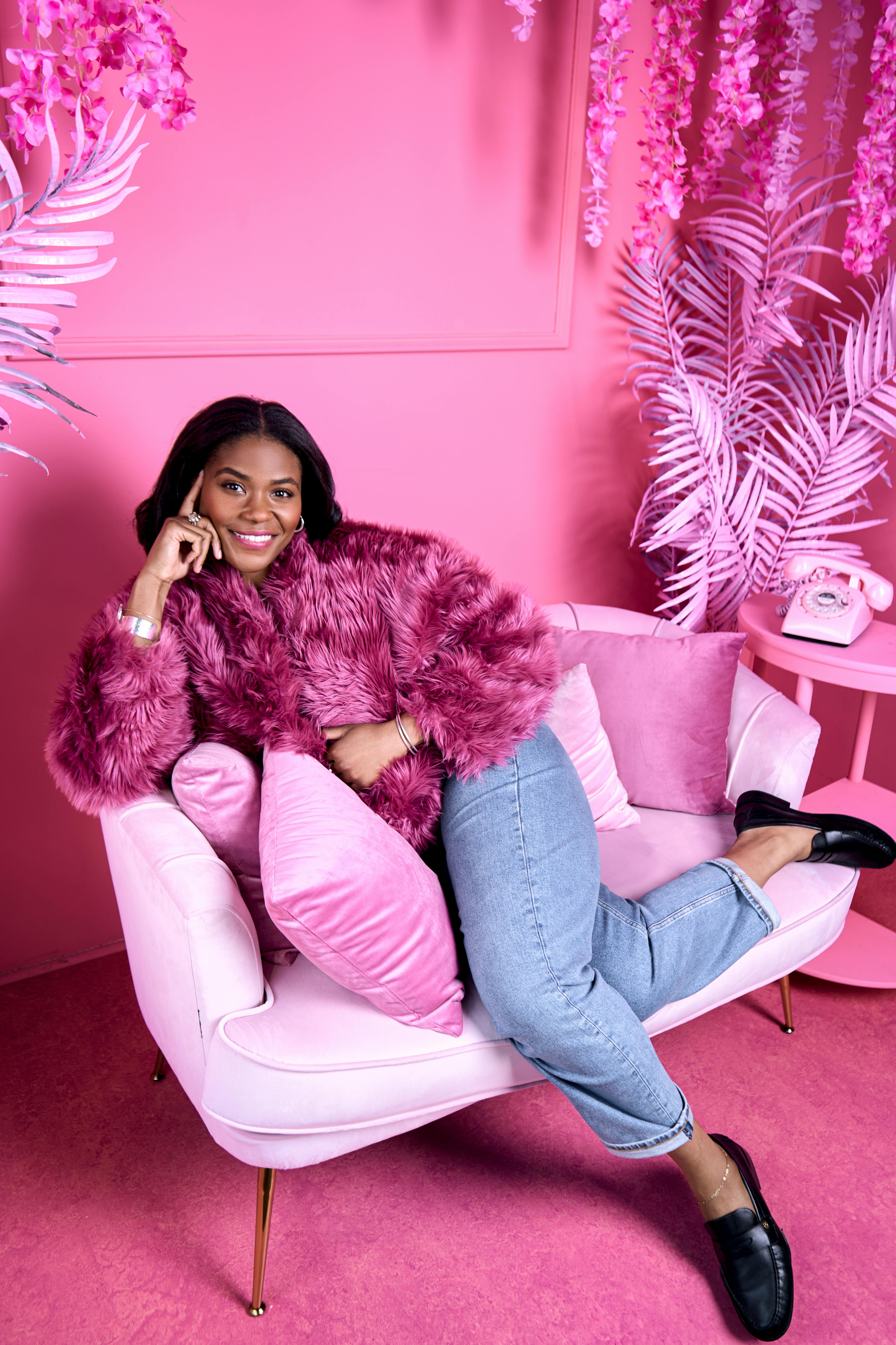 تمتع بأجواء أنيقة وأنثوية في منزلك مع مداخل مذهلة من شركة العالمية للديكور الحديث - تنسيق الأثاث مع مداخل المنزل