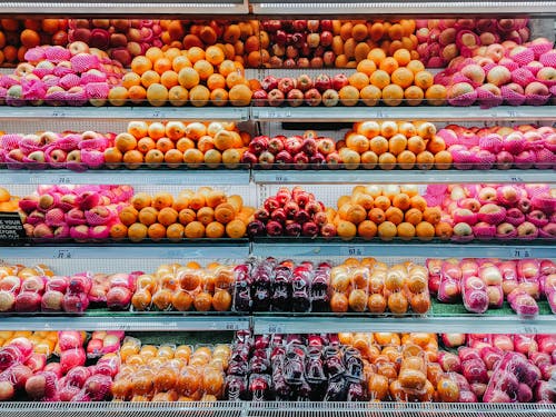 Frutas En Mostrador De Exhibición Con Tapa De Vidrio