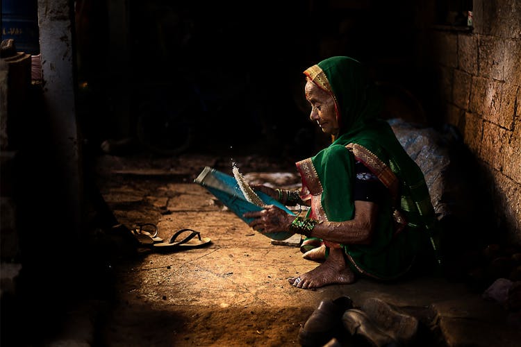 Photo Of Elderly Woman Wearing Saree