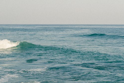 Free Peaceful ocean waves under a clear sky, perfect for nature and seascape themes. Stock Photo