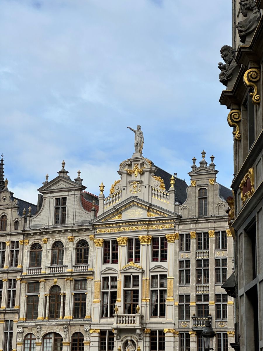 Les façades autour de la Grand-Place