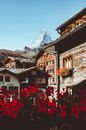 这座高山村庄风景如画，拥有木屋，可欣赏瑞士马特峰的壮丽景色