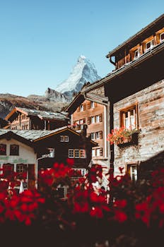 这座高山村庄风景如画，拥有木屋，可欣赏瑞士马特峰的壮丽景色