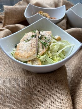 Salade d'épinards et d'edamame avec vinaigre de citron