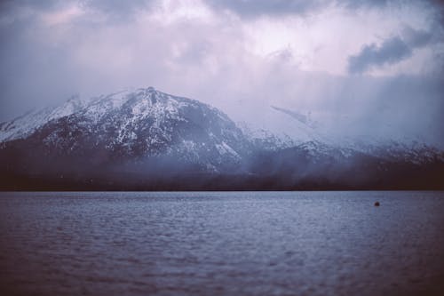 Nieve, Lago y neblina