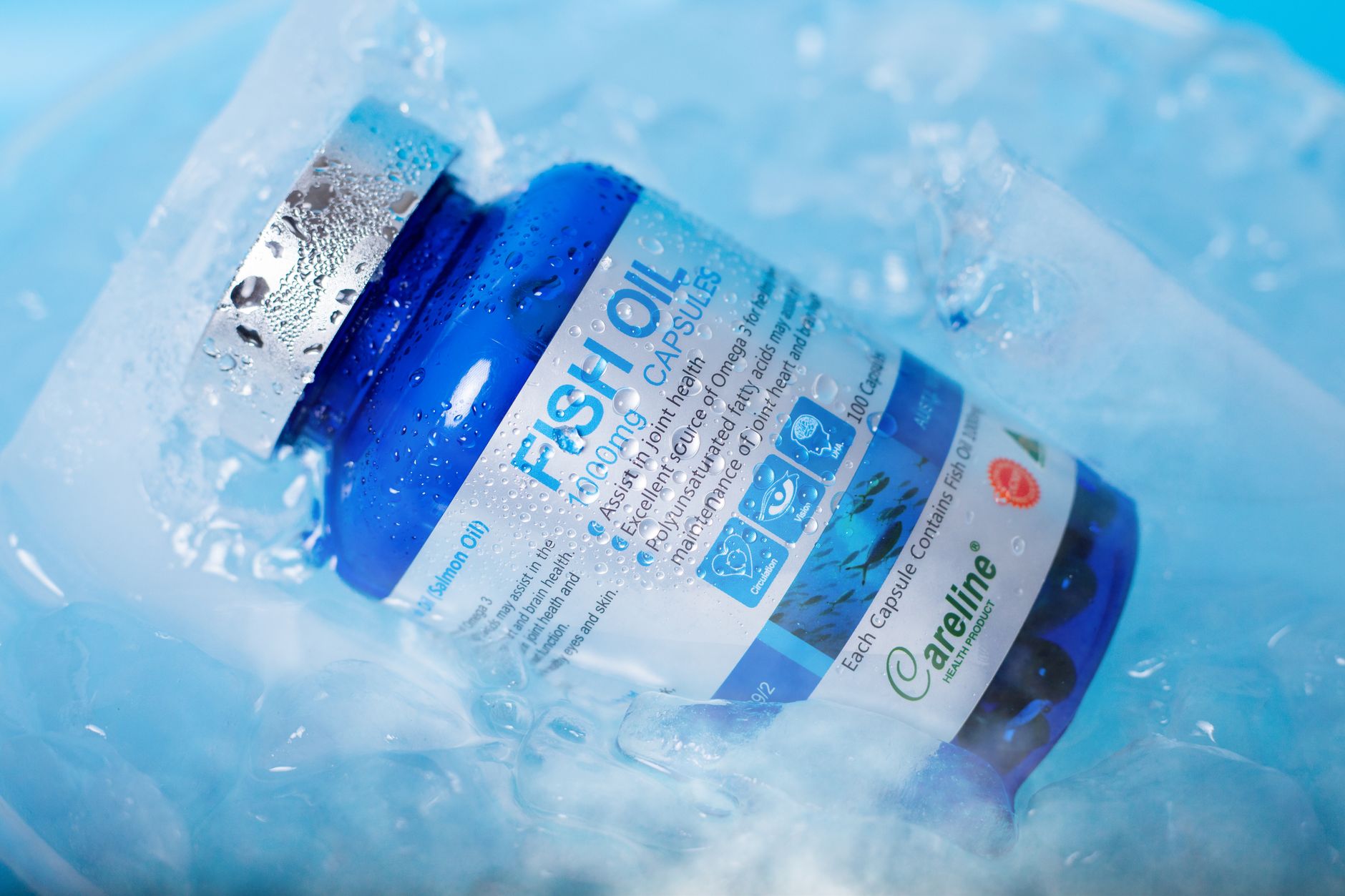 https://www.pexels.com/photo/close-up-of-a-bottle-of-fish-oil-capsules-24554101/