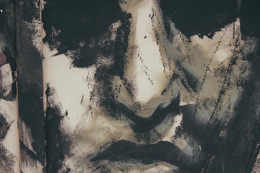 这幅抽象表现主义绘画特写，以大胆的笔触描绘了一张脸