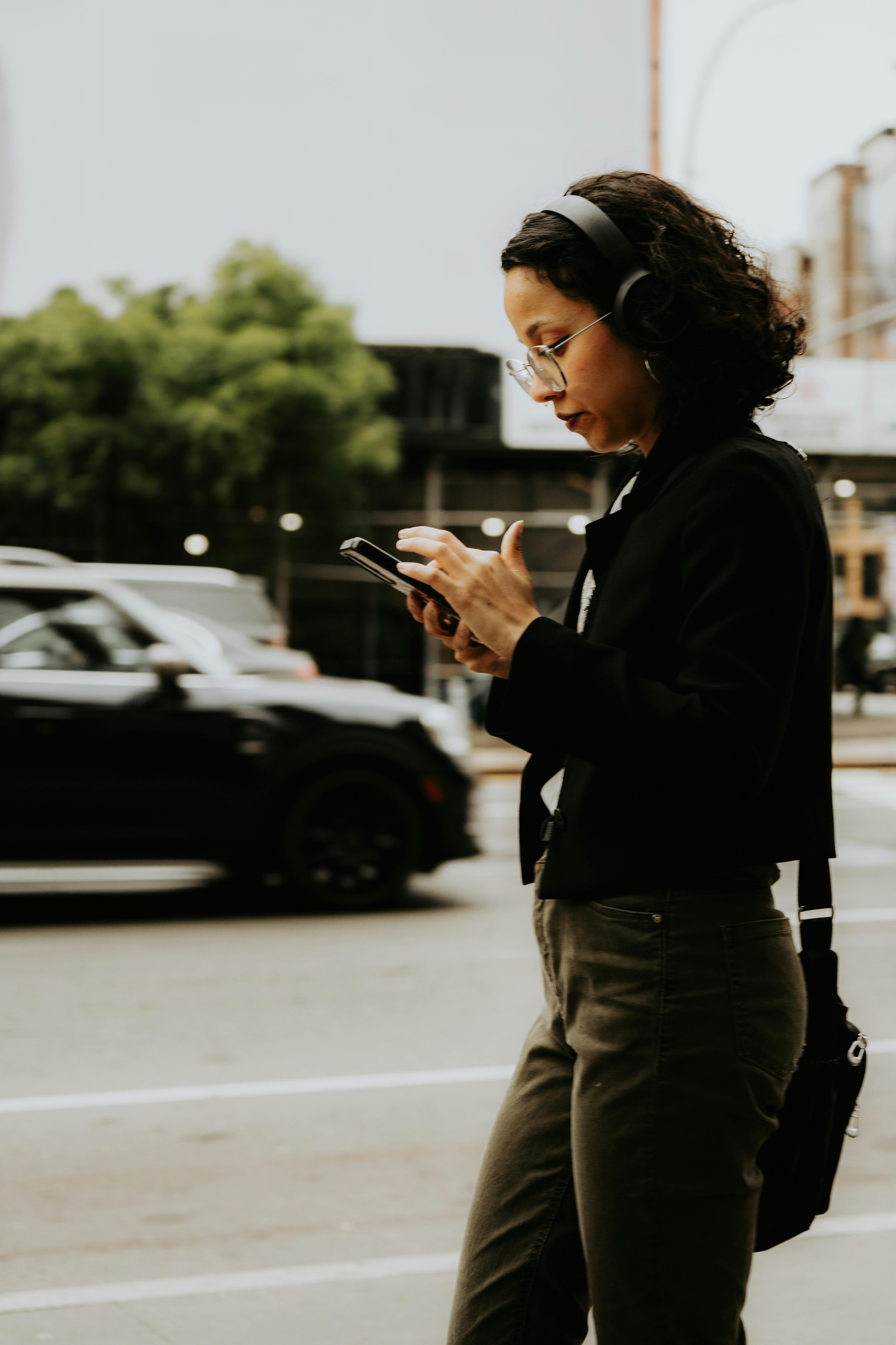 De franc Foto d'estoc gratuïta de a l'aire lliure, adult jove, artefacte Foto d'estoc