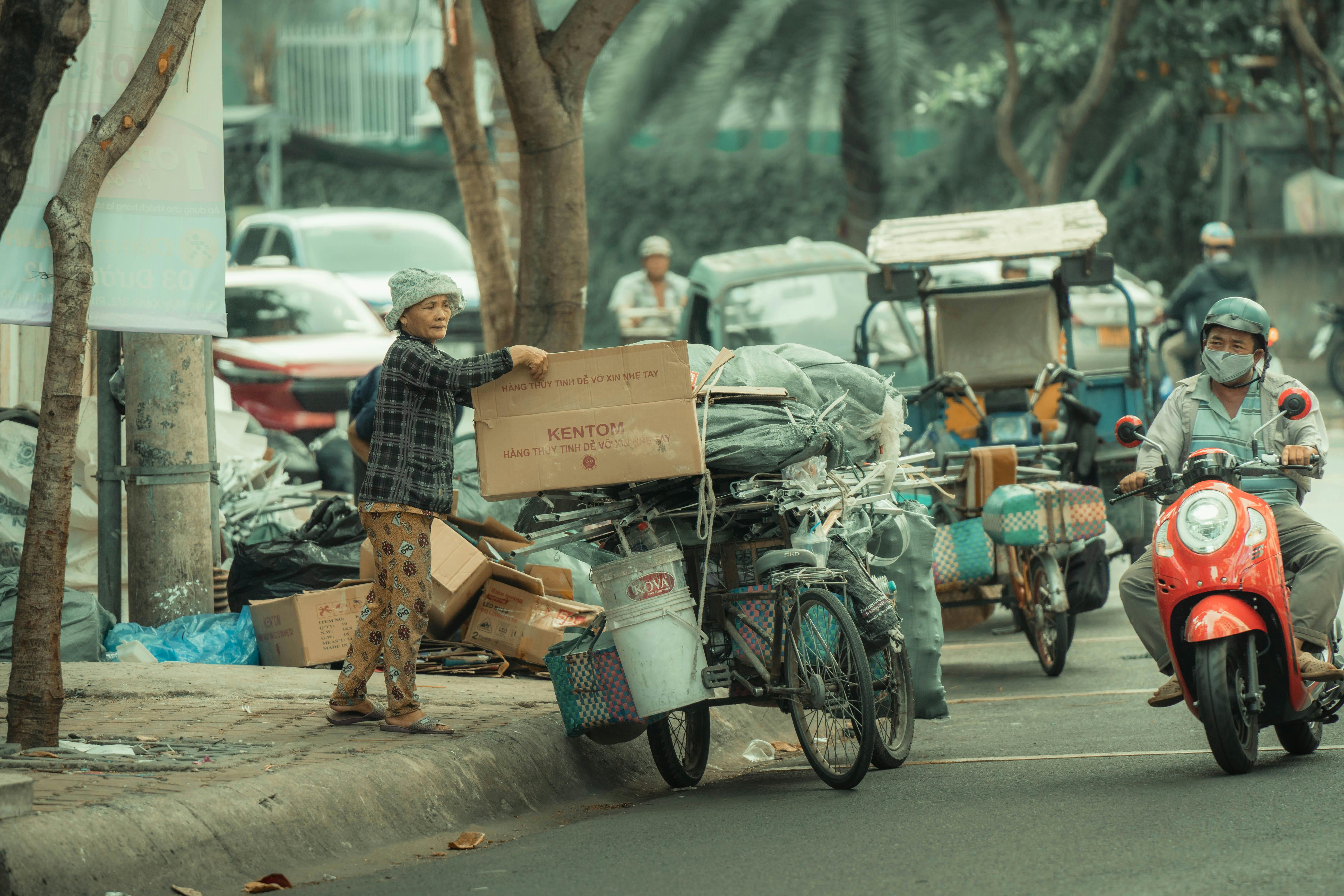Addmotor E-325 Electric Cargo Bike: A New Era of Mobility for Families, Commuters, and Small Businesses — Photo by Văn Nguyễn