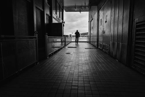 Foto d'estoc gratuïta de abandonat, arquitectura, blanc i negre