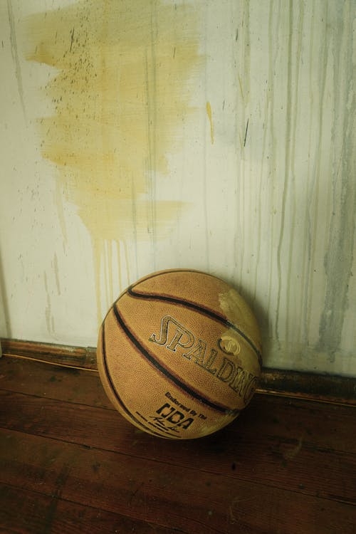 Kostenloses Stock Foto zu abgenutzt, antik, basketball