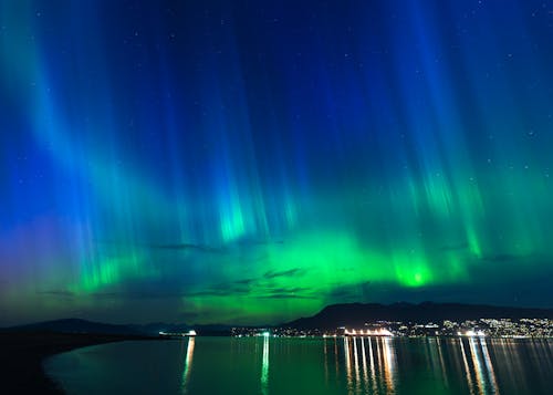 Foto profissional grátis de Aurora boreal, cênico, cidade