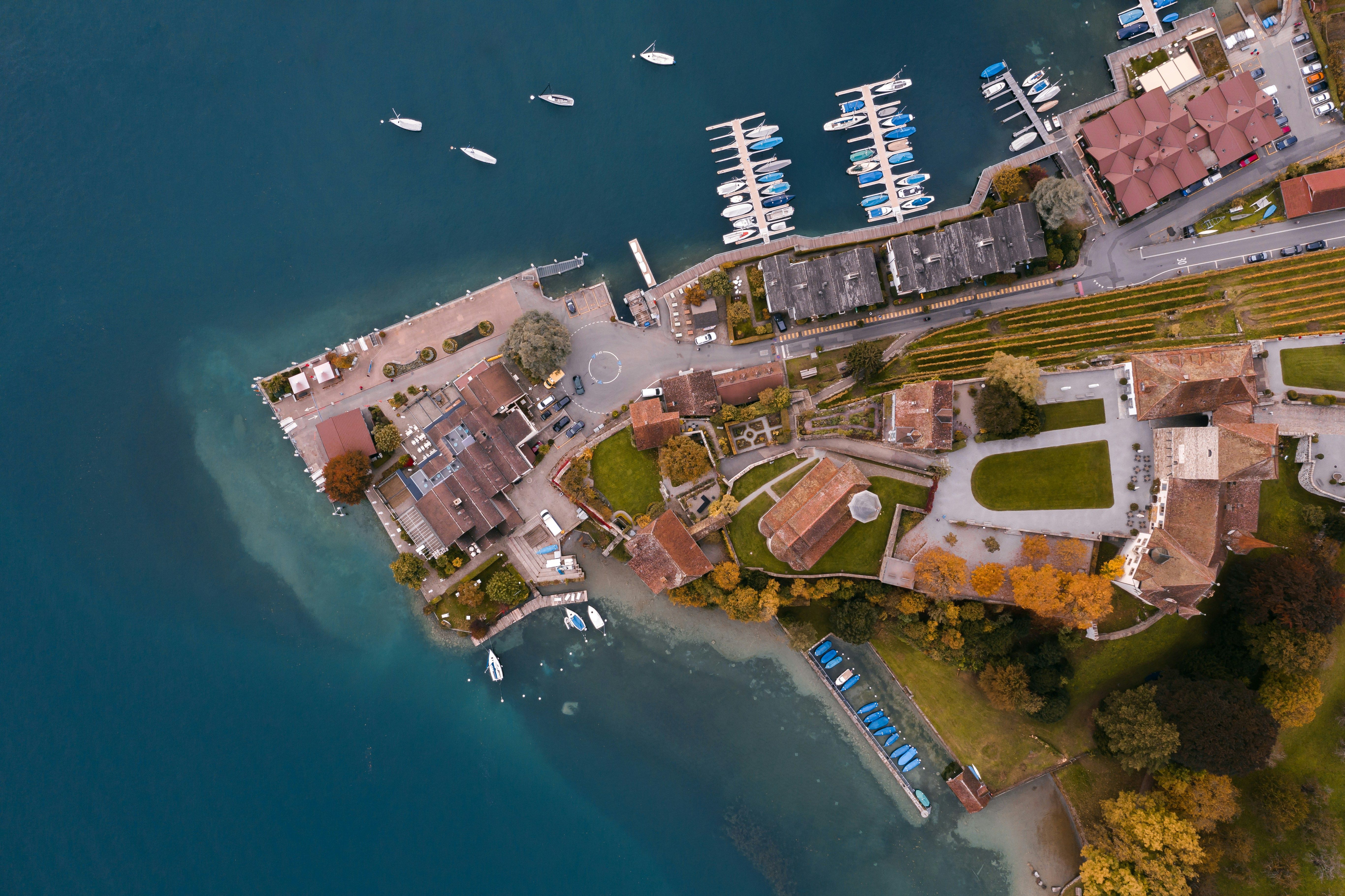 Urban Peninsula by Thunersee · Free Stock Photo - Urban Peninsula City View Filled