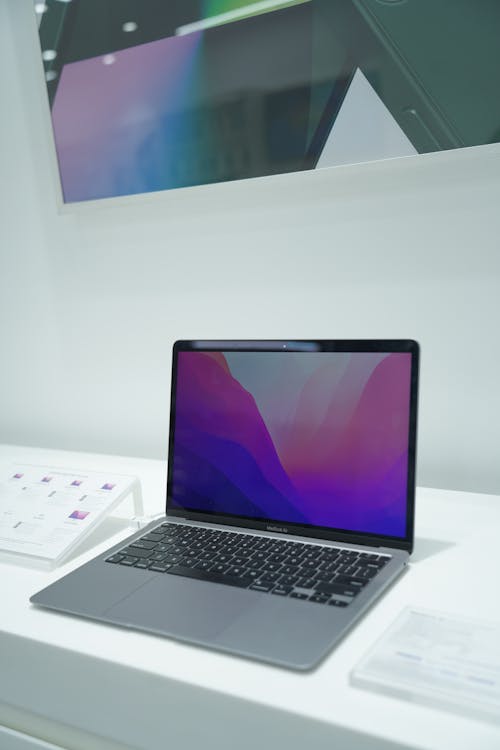 Kostenloses Stock Foto zu apfel, macbook, macbook pro