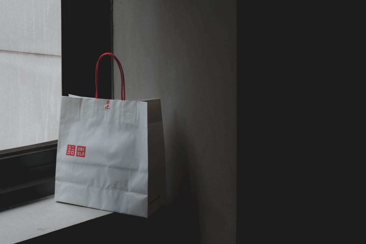 Branded paper shopping bag with handles
